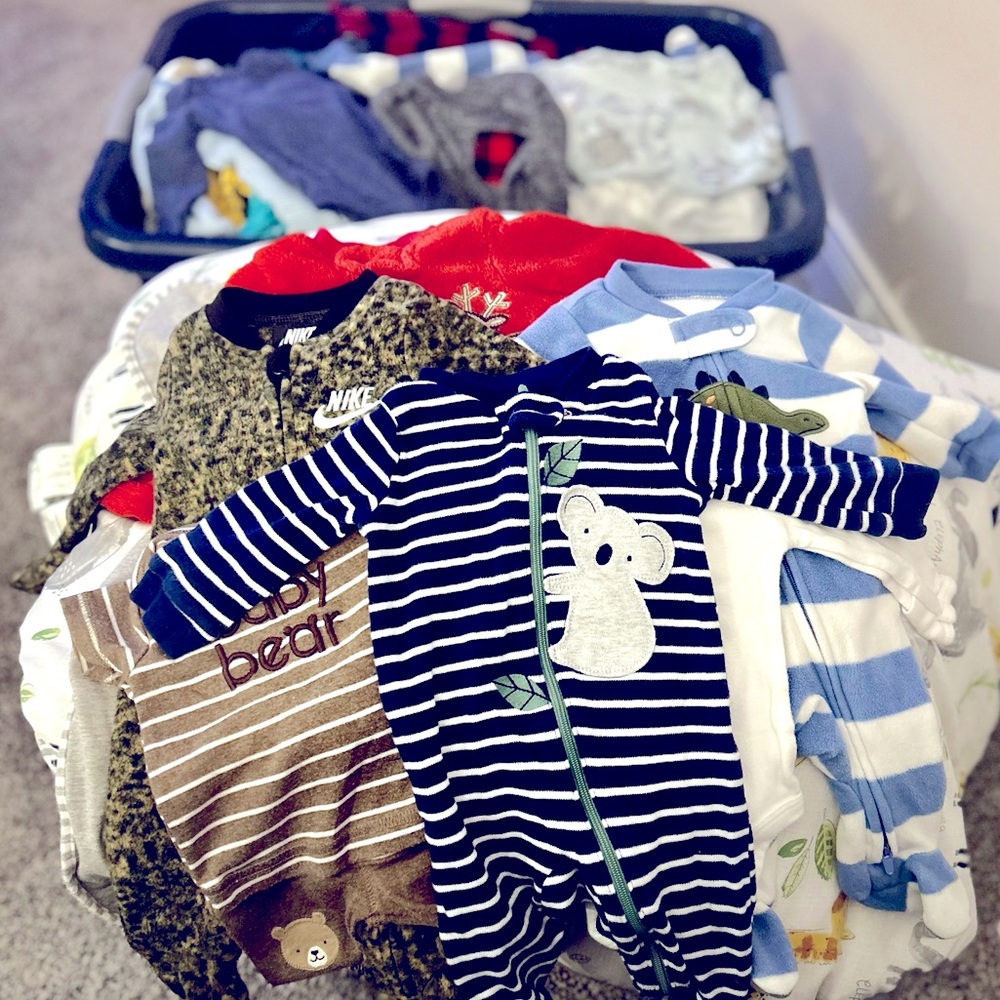 122 piece 💫 NB - 3 Month LOT (G&B): Onesies, Long/short-sleeves, tops, pants.
